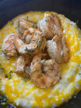 Load image into Gallery viewer, Essence of Flavors Garlic Sea Salt with Parsley